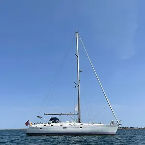 beautiful-and-comfortable-sailboat-with-private-parking.catalonia-hotels.com/